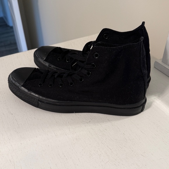 Converse Men’s (Unisex) Black Monochrome High-Top Sneakers / Size 9 (M); 11 (W) - Picture 1 of 10